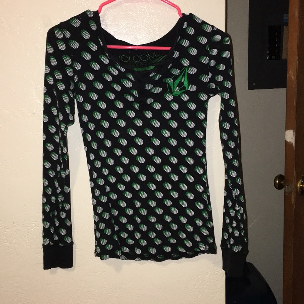 Fun and unique long sleeve volcom shirt